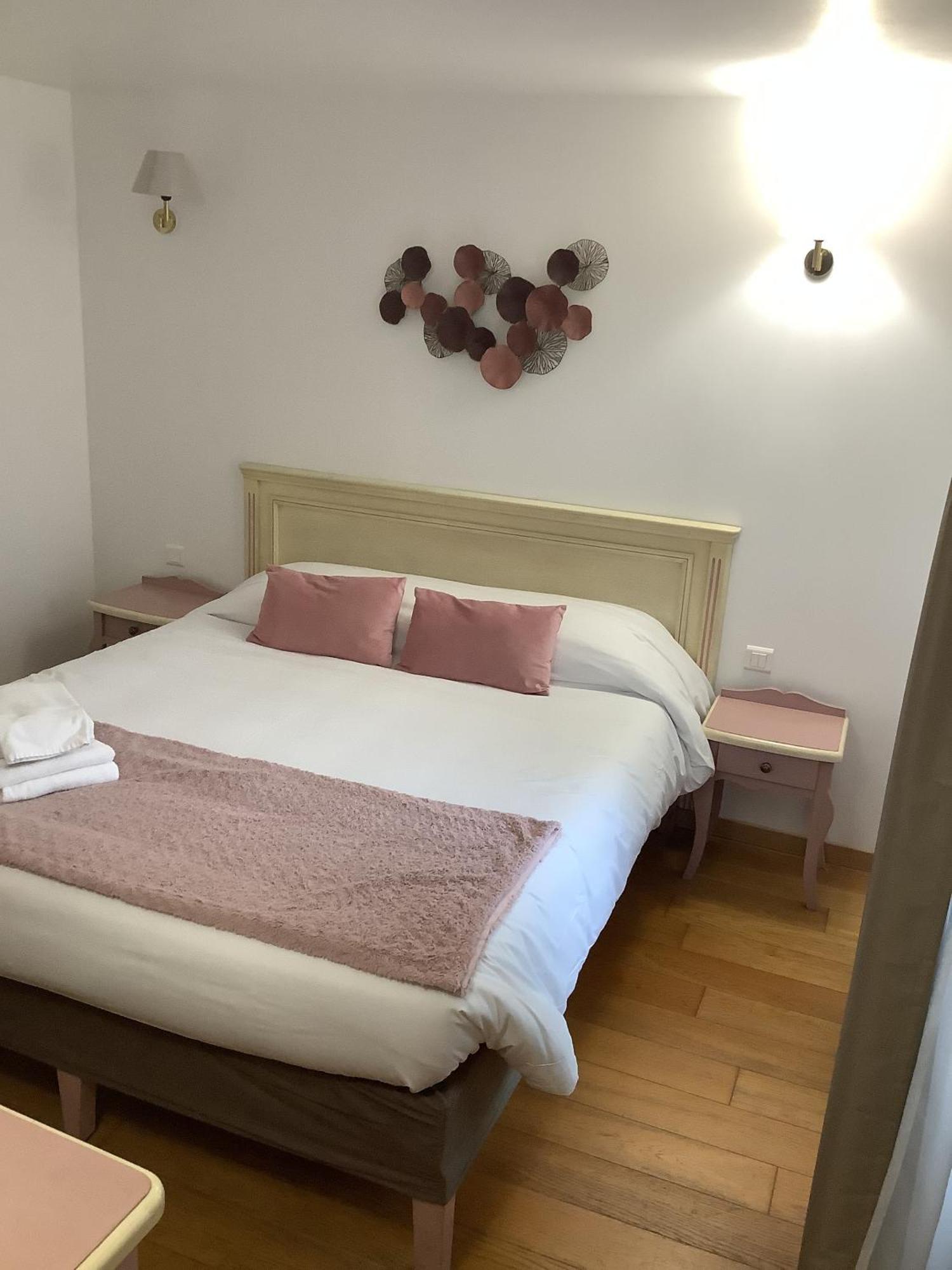 Logis Le Marronnier Buffon Quarto foto