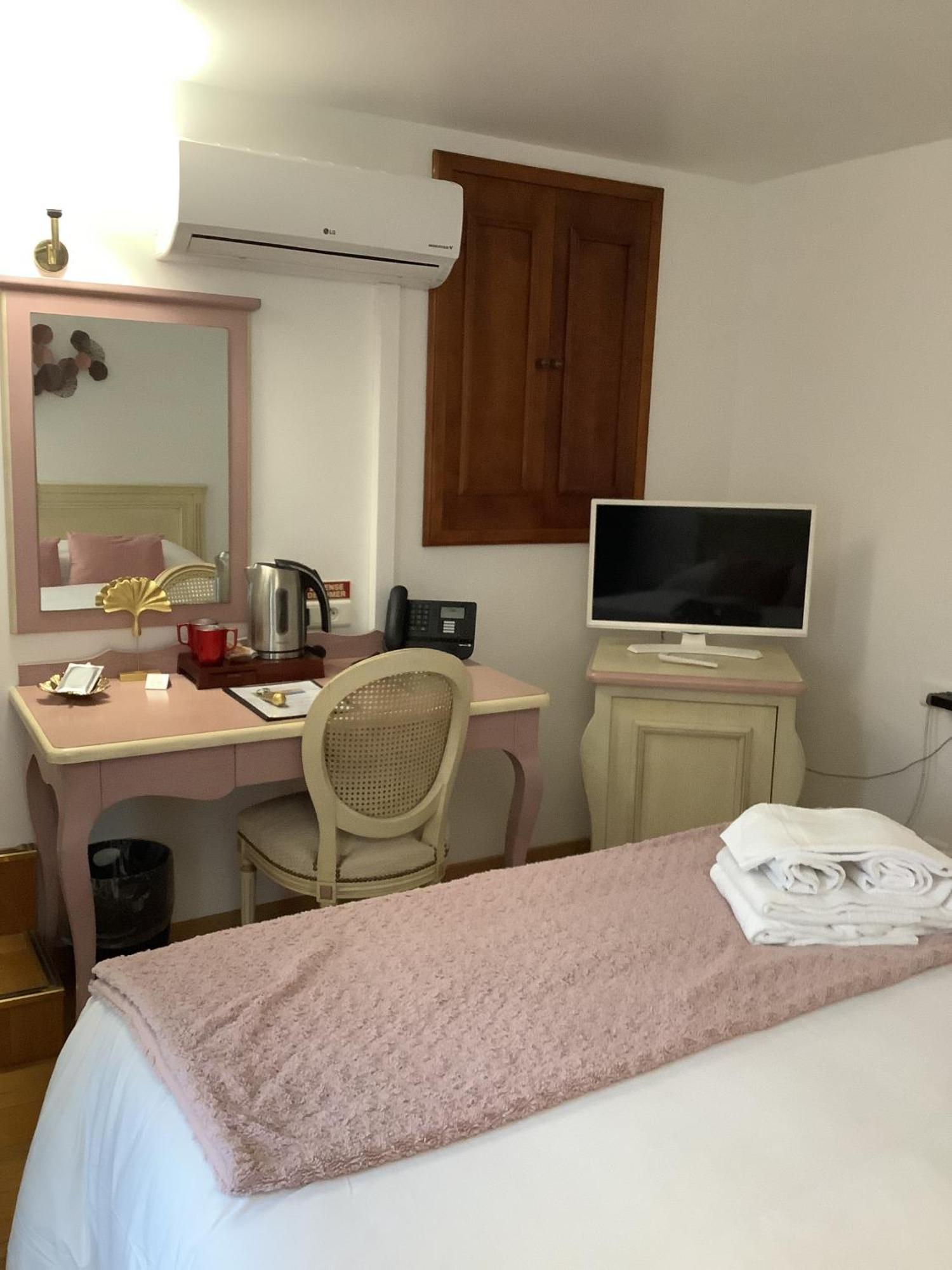 Logis Le Marronnier Buffon Quarto foto